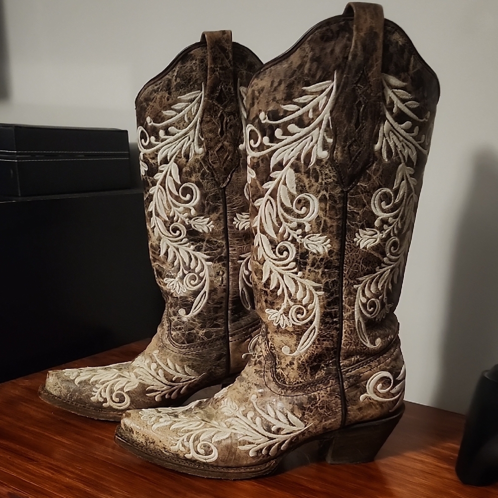 Brown Western Cowboy Boots with White Embroidery